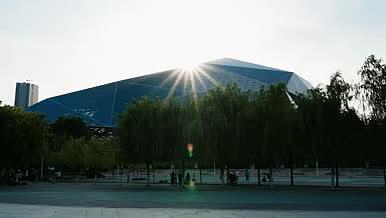 4k实拍阳光下的沈阳盛京大剧院空镜视频的预览图
